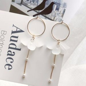 Matching Petal Pearls Earrings